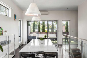 Stylish getaway near beach with stunning sunsets